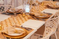 Each day we have a unique decoration for your special dinner 🌟.