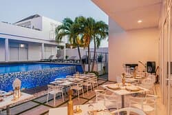 You choose: pool view, interior of the restaurant or ocean view!