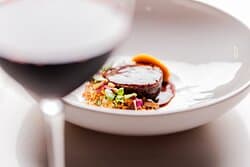 Our wine and cocktail suggestions complement the à la carte dishes perfectly, enhancing each flavor and making every bite a delight.