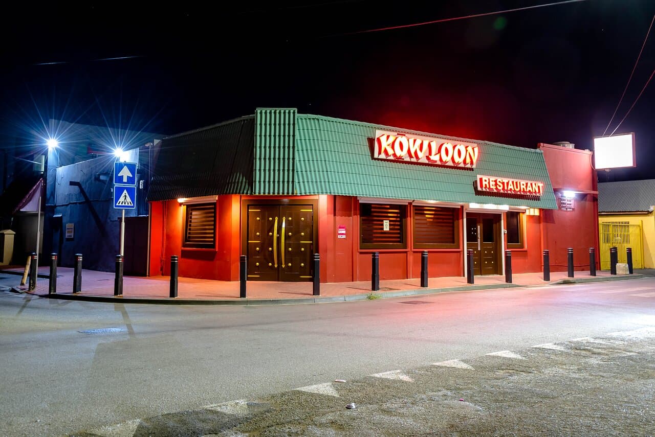 Kowloon Restaurant at night
