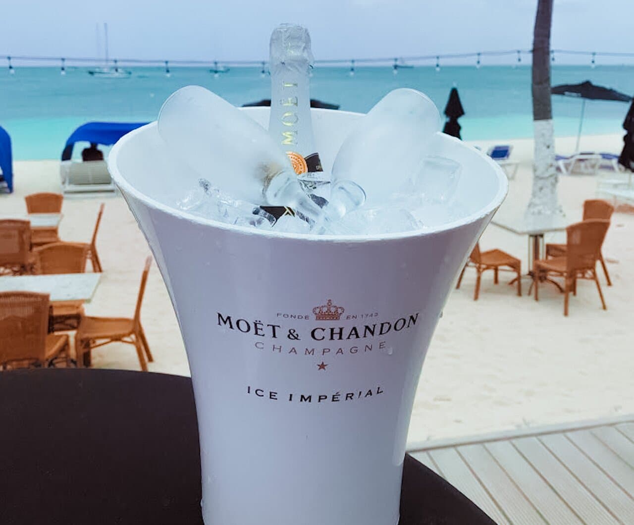 The best services are offered while you relax and enjoy our beautiful Aruban calm beaches.