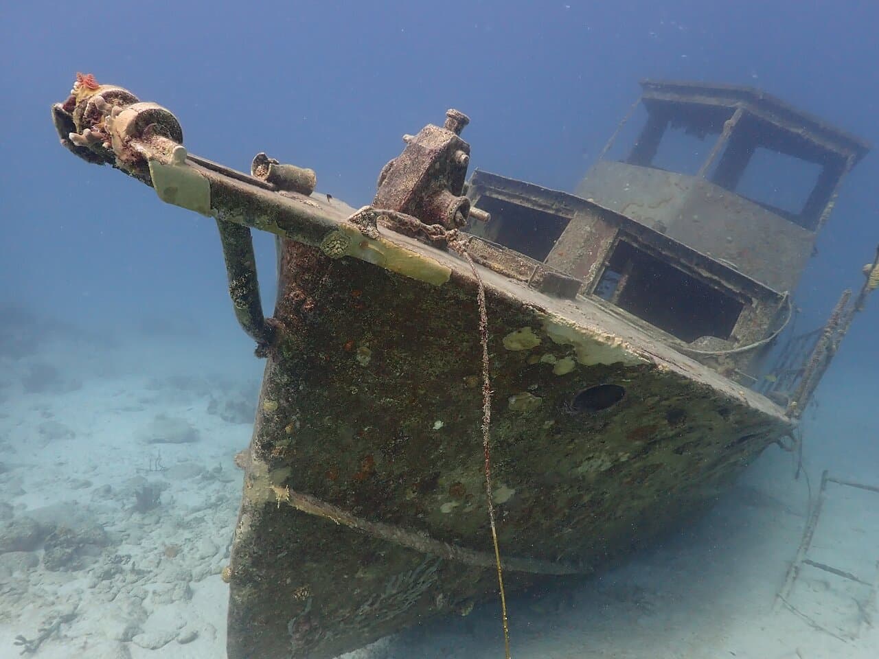 Discover Scuba dive at Mangel Halto with another nice small wreck