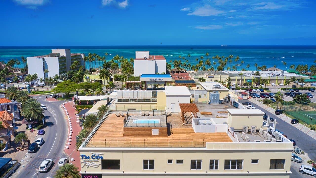 The Cove - condo Hotel  is 2 min walking distance to famous Palm Beach