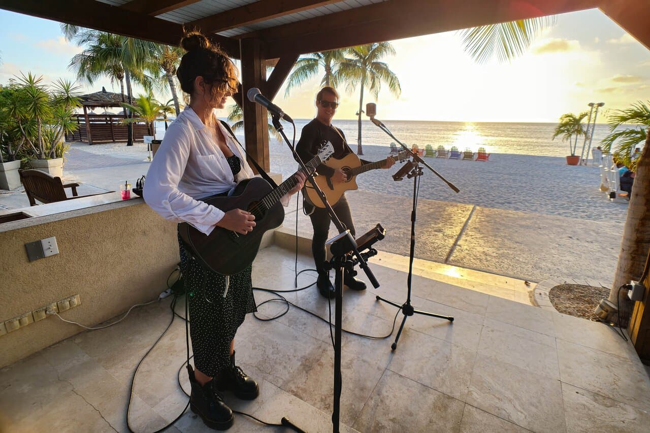 Live entertainment weekly at pureocean