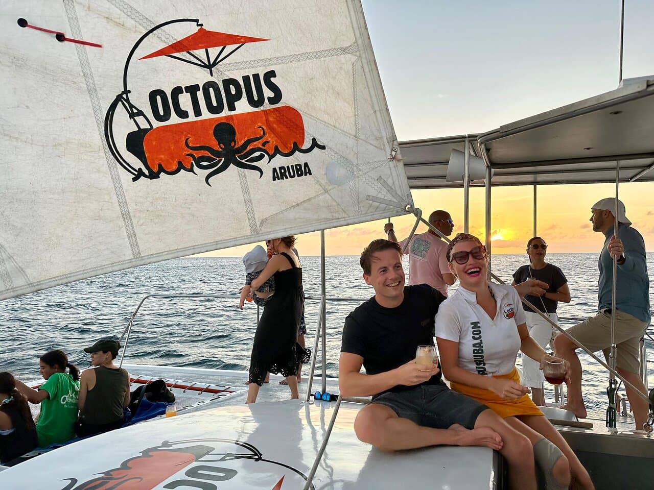🌅 Sunset Vibes, Perfect Sips! 🌴   Experience the magic of Aruba’s breathtaking sunsets aboard our luxurious catamaran. 🛥️✨ One of our amazing crew members is here to make your evening unforgettable, serving refreshing cocktails as you soak in the stunning views. 🌊🍹   Ready to create memories you’ll cherish forever? Check out our variety of tours and book your spot
