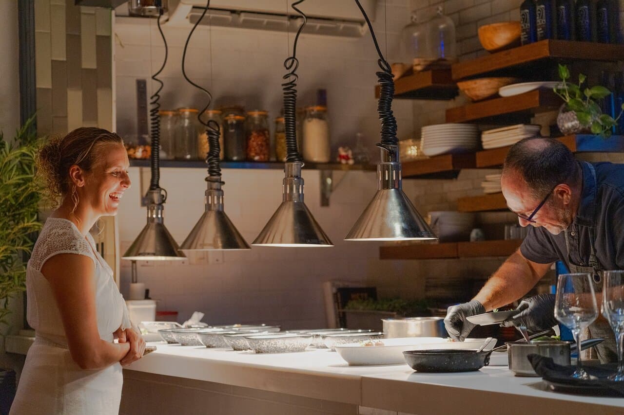 At The Journey Chef’s Table Aruba, dining goes beyond sitting at a table — it’s an immersive culinary experience. Watch Chef Patrick craft each dish before your eyes, engage with him, ask questions, and even capture the moment with photos. Enjoy a 5½-course dinner that combines flavor, artistry, and connection.