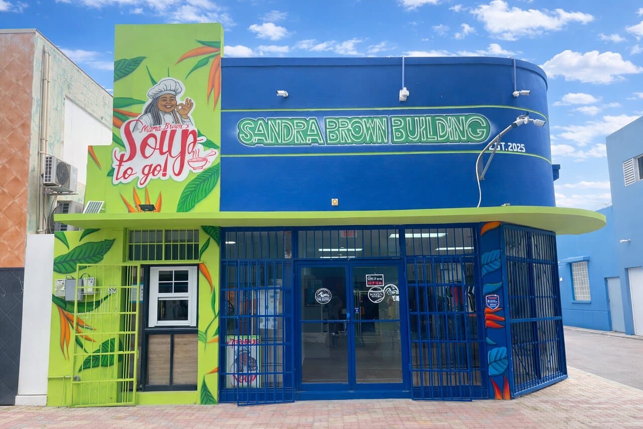 Sun Kulture Boutique is a locally owned shop in the heart of San Nicolas offering stylish island-inspired apparel and unique Aruba souvenirs. Discover the Sun Kulture clothing line, designed for beach days, island nights, and everything in between. The boutique also features official Xander Bogaerts souvenirs, celebrating Aruba’s MLB star and hometown pride.