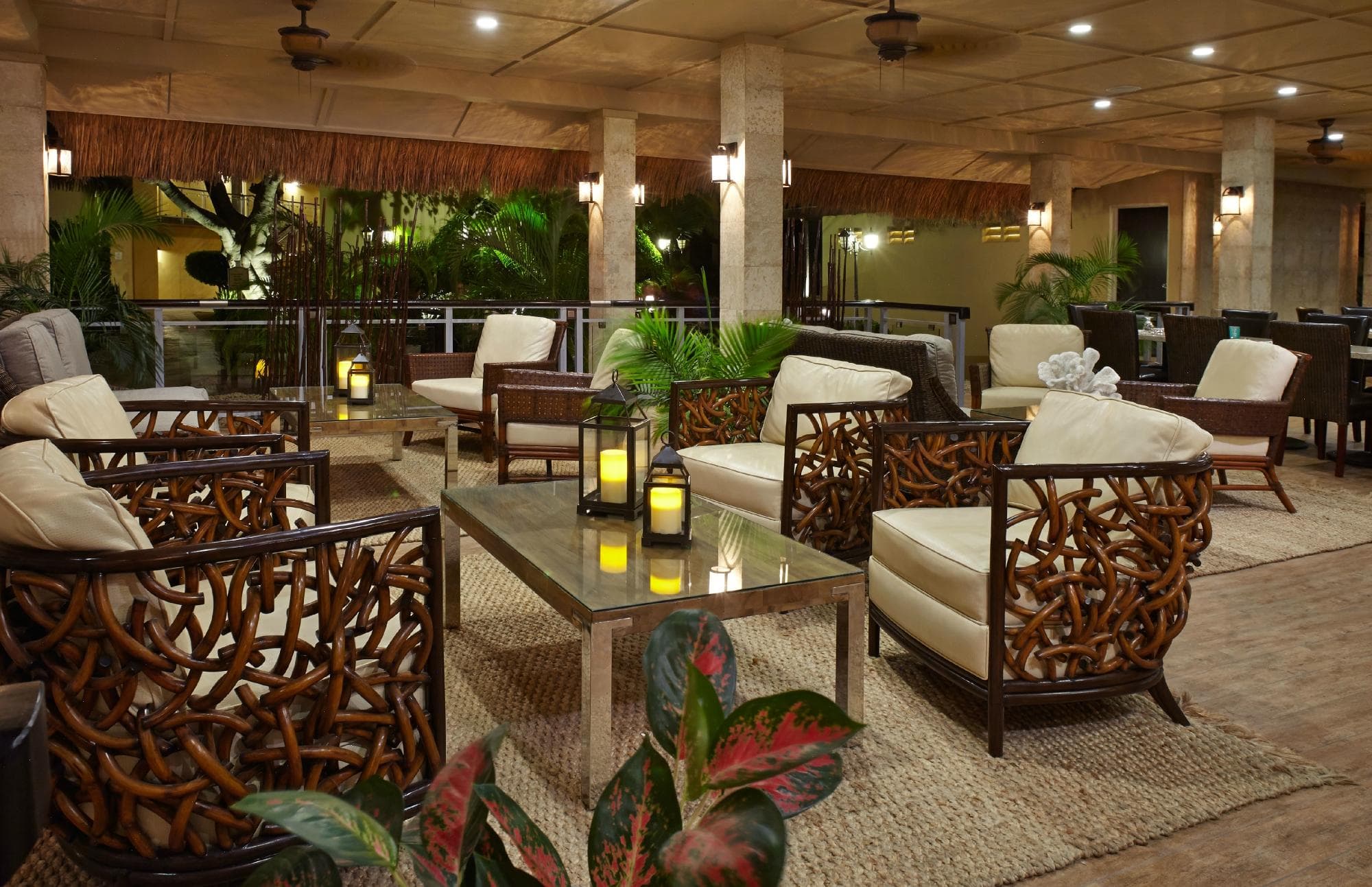 Ike's Bistro lounge by night