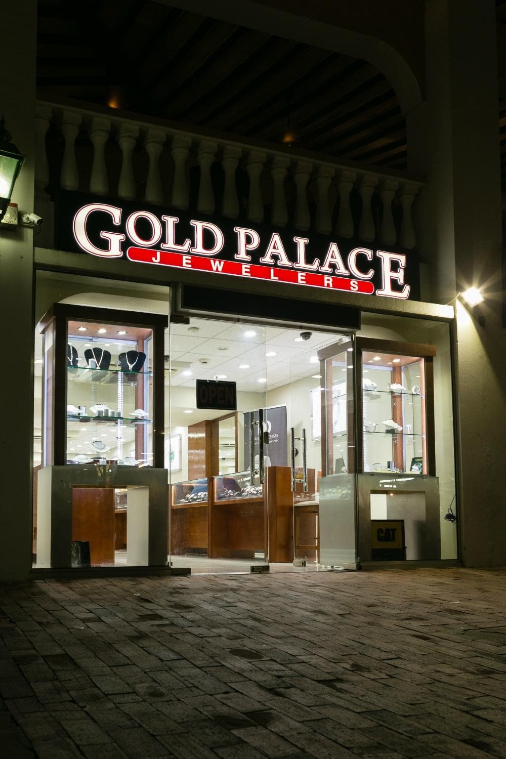 Exterior of Gold Palace Jewelers (hotel area location)