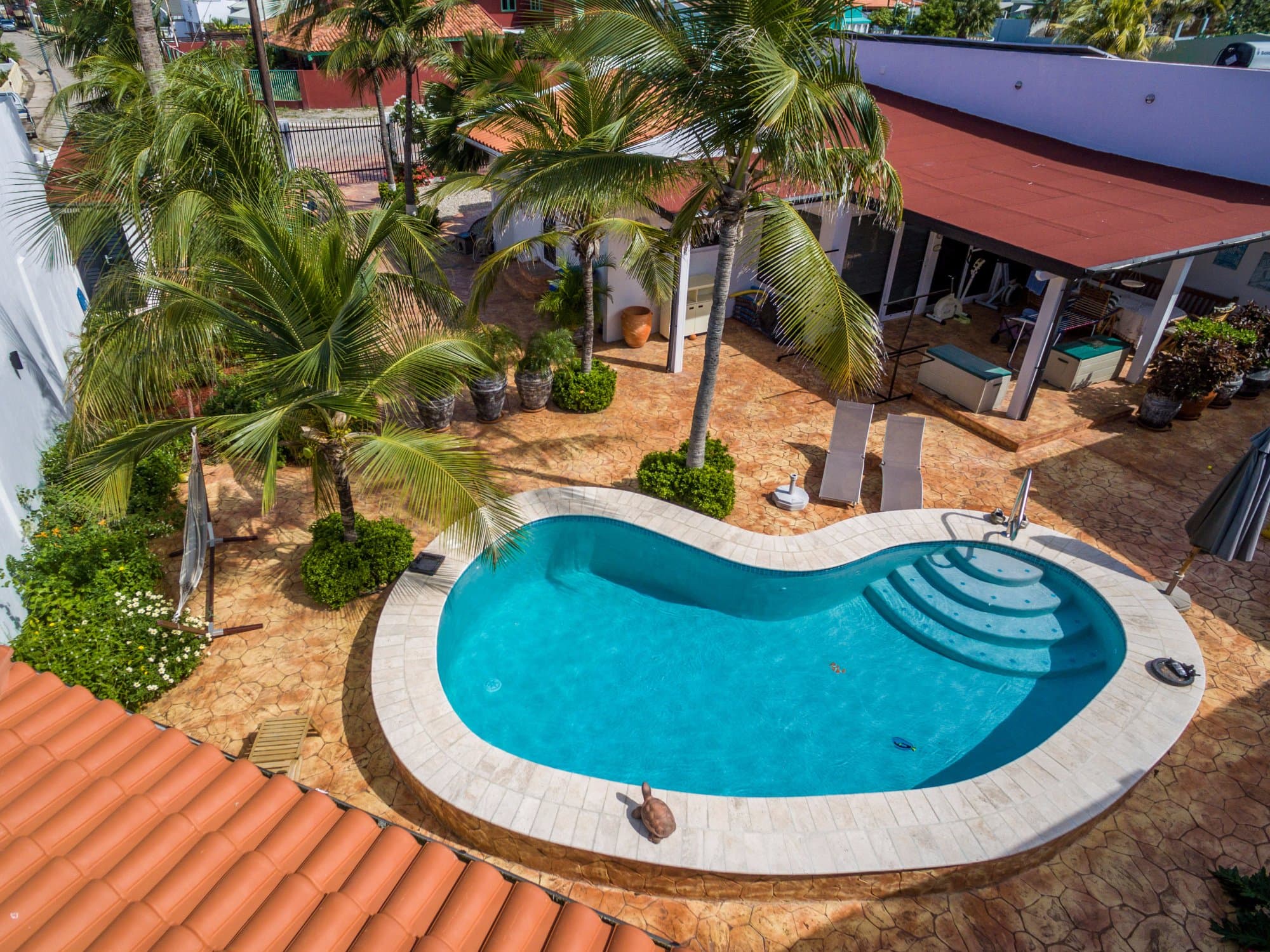 Garden apartment with pool