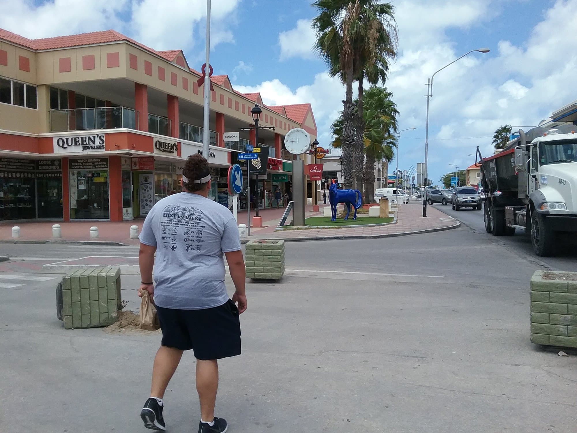 Shopping & Dining by the cruise terminal in Aruba