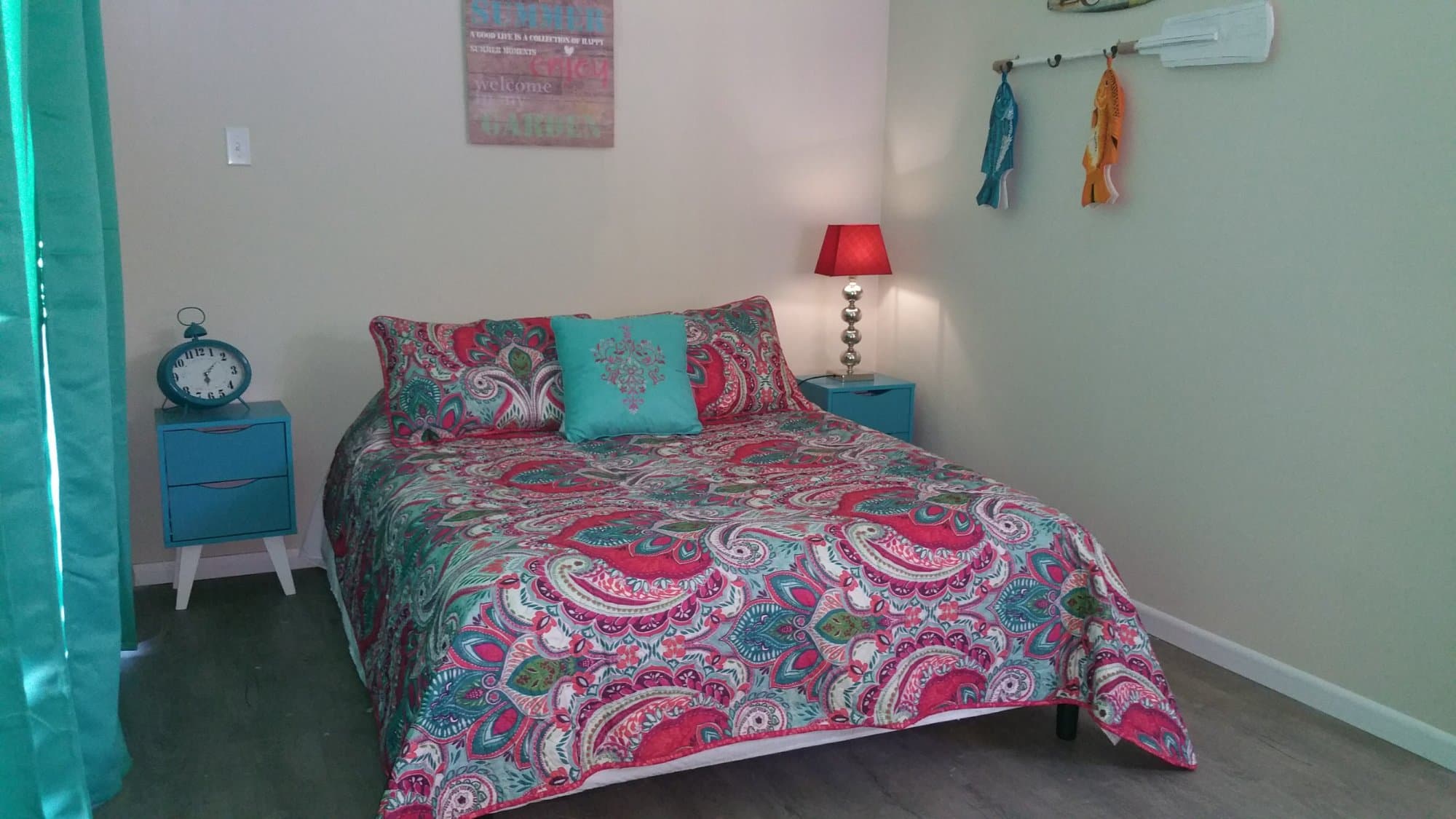 Tropical and colorful decoration