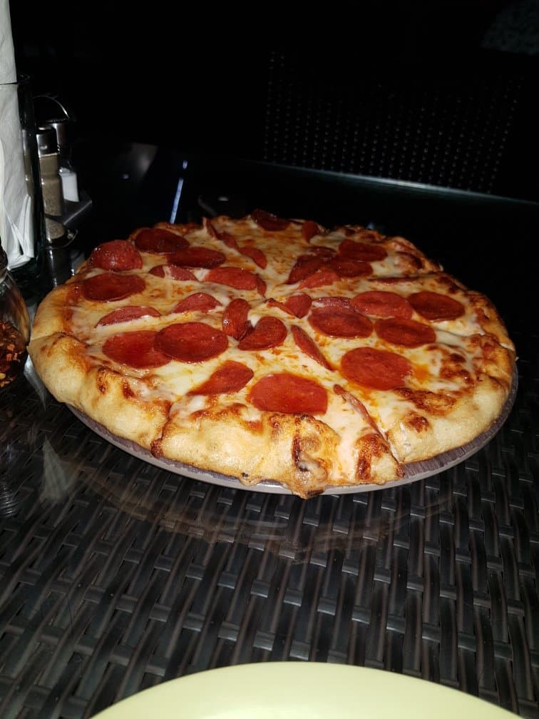 PIZZAS Y UN AMENO SHOW