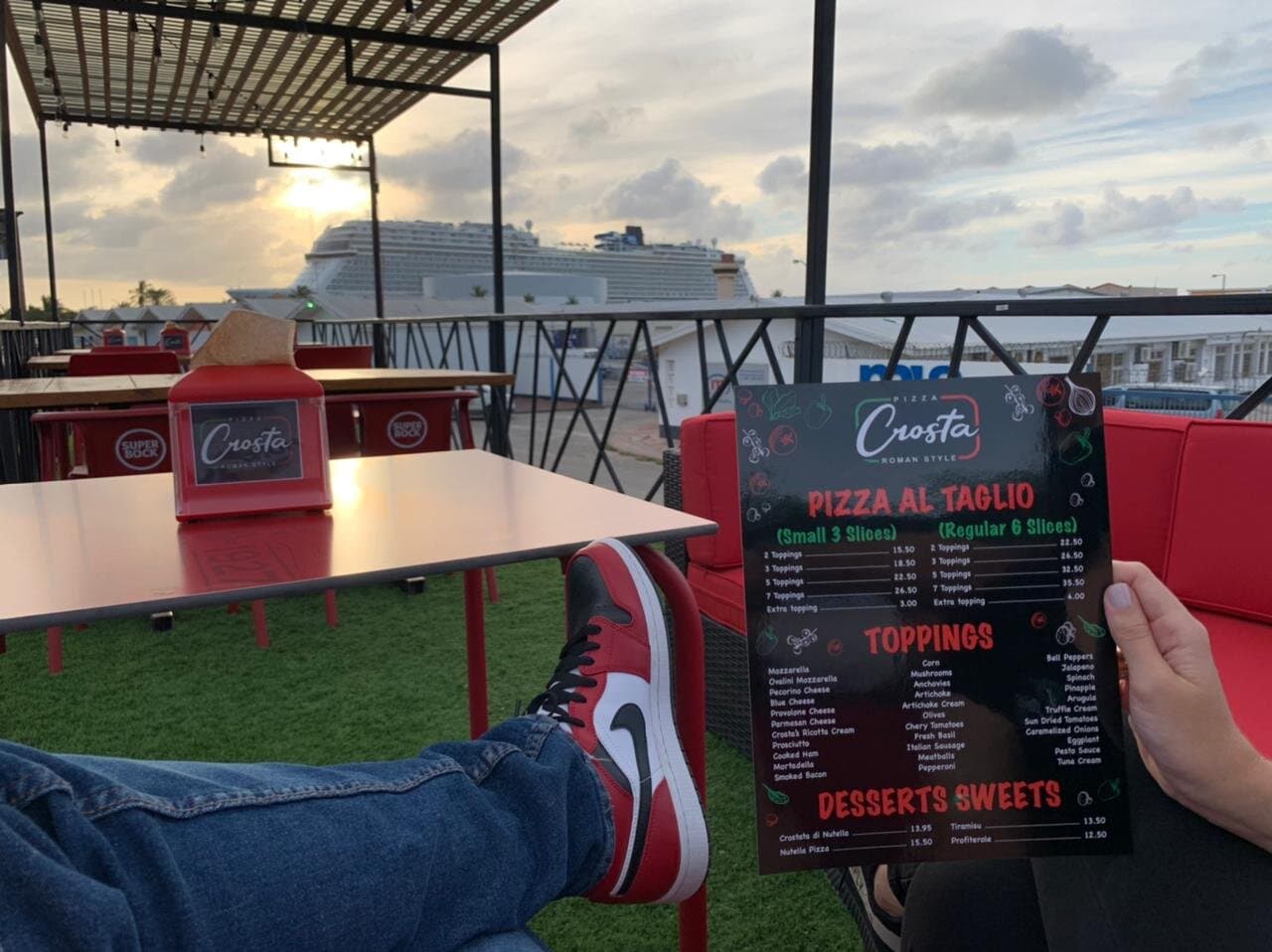 Sunset and chill out  in Crosta Pizza, Bochincha Container Yard.