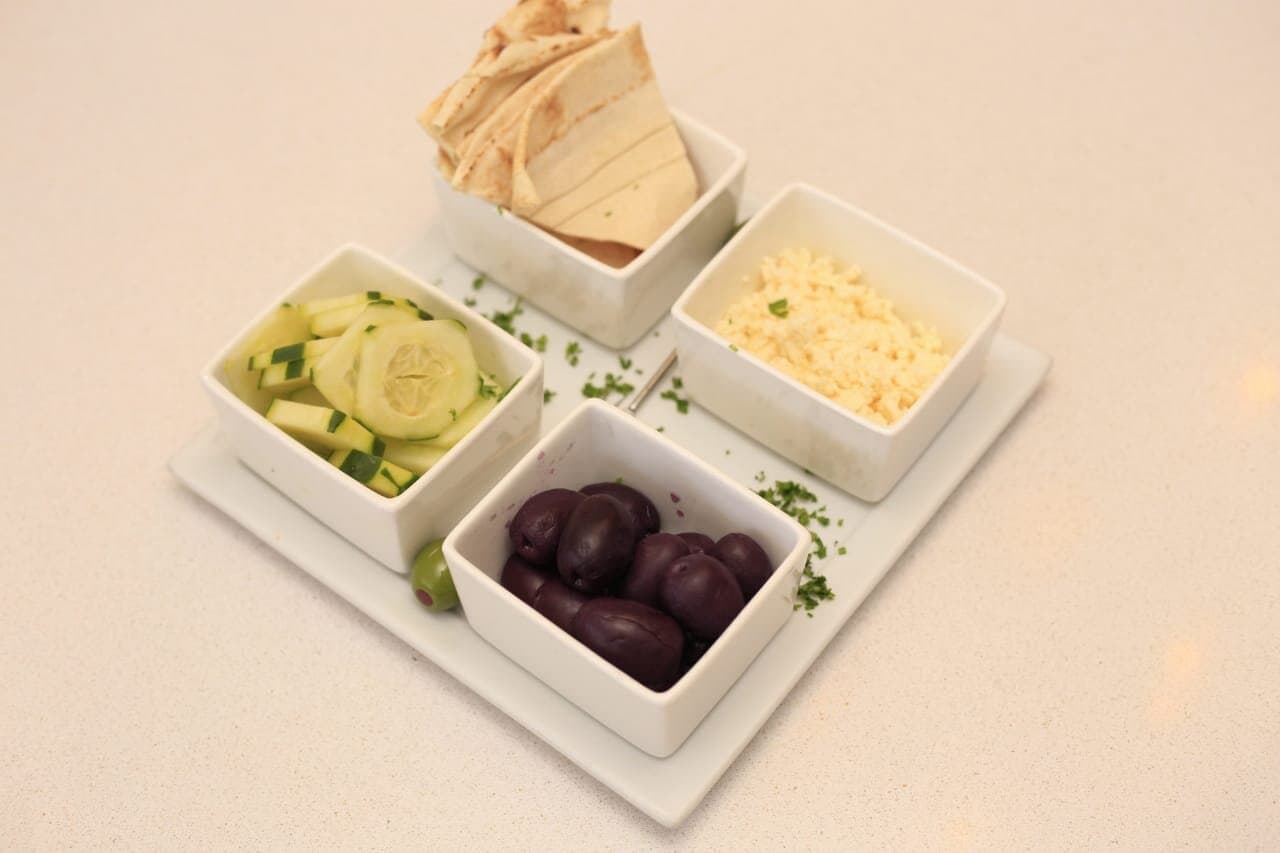 Ajjar
Feta Cheese, 
Black  olives
Cucumber
Pita Bread