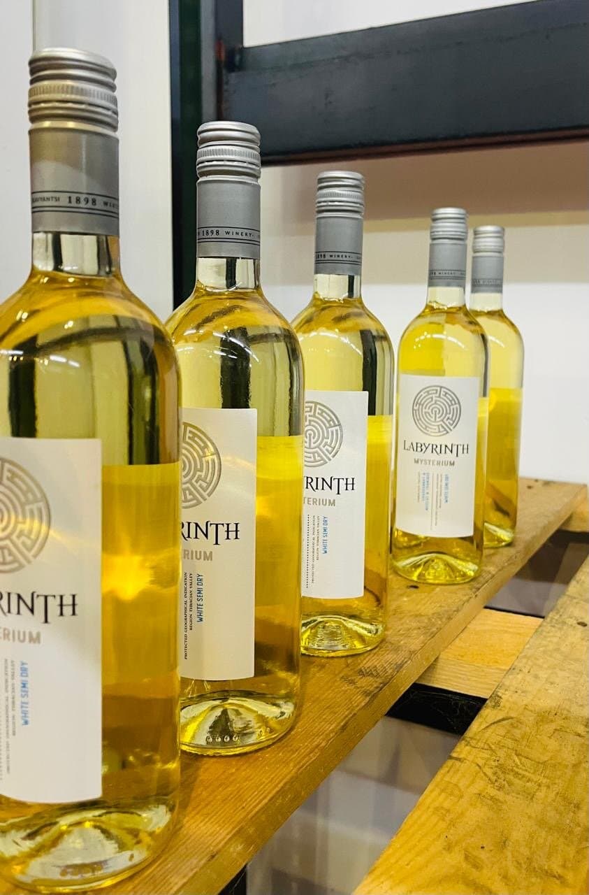 Welcome to New Wine Store! Experience a Boutique Wine Journey with Gourmet Tapas.  At New Wine Store, we offer more than just wine sales—we provide a full, restaurant-quality experience. Discover exceptional European wines paired with delectable tapas in an intimate and welcoming setting.