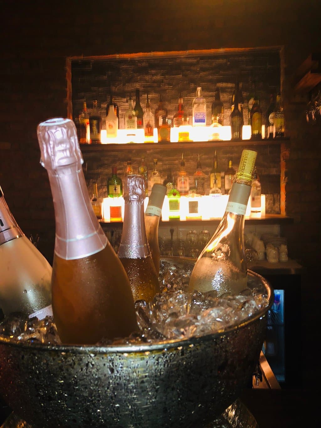 Rosé on the bar like French people do
