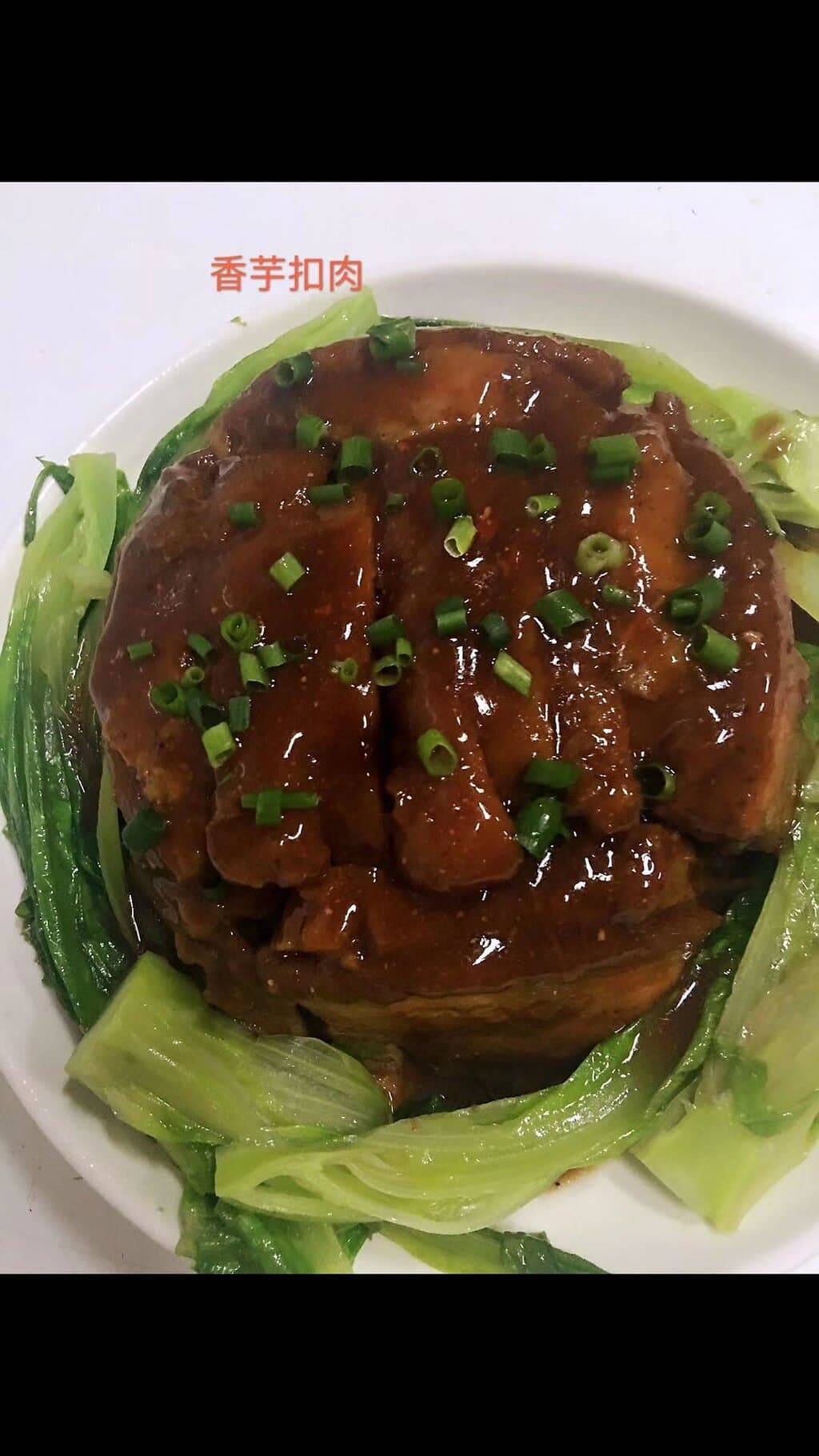 店主很热情地邀请我们进厨房看一下他们准备的晚餐，看得我口水流了一地！