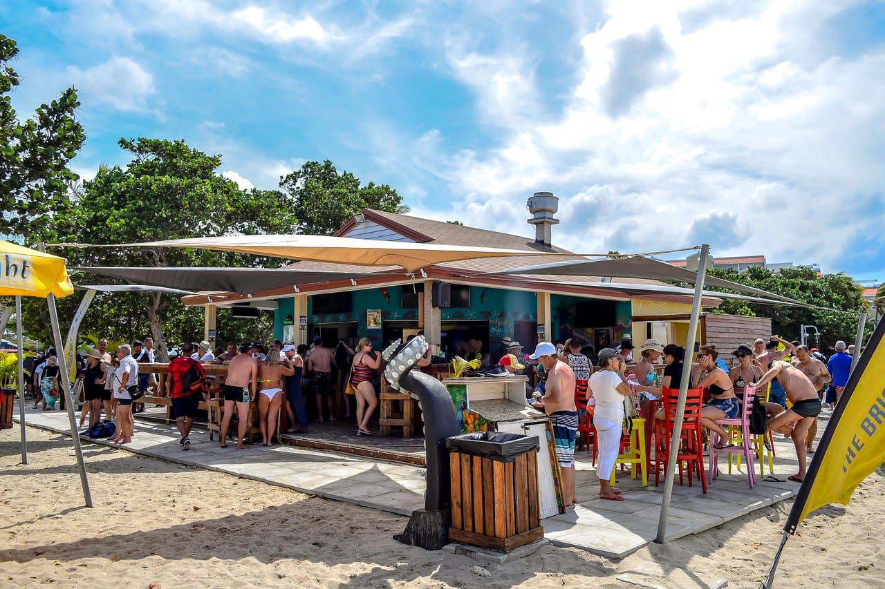 Cruise Ships in the Port of Oranjestad, yet all guests are enjoying every minute spend with us at Coco Loco Beach Bar & Restaurant