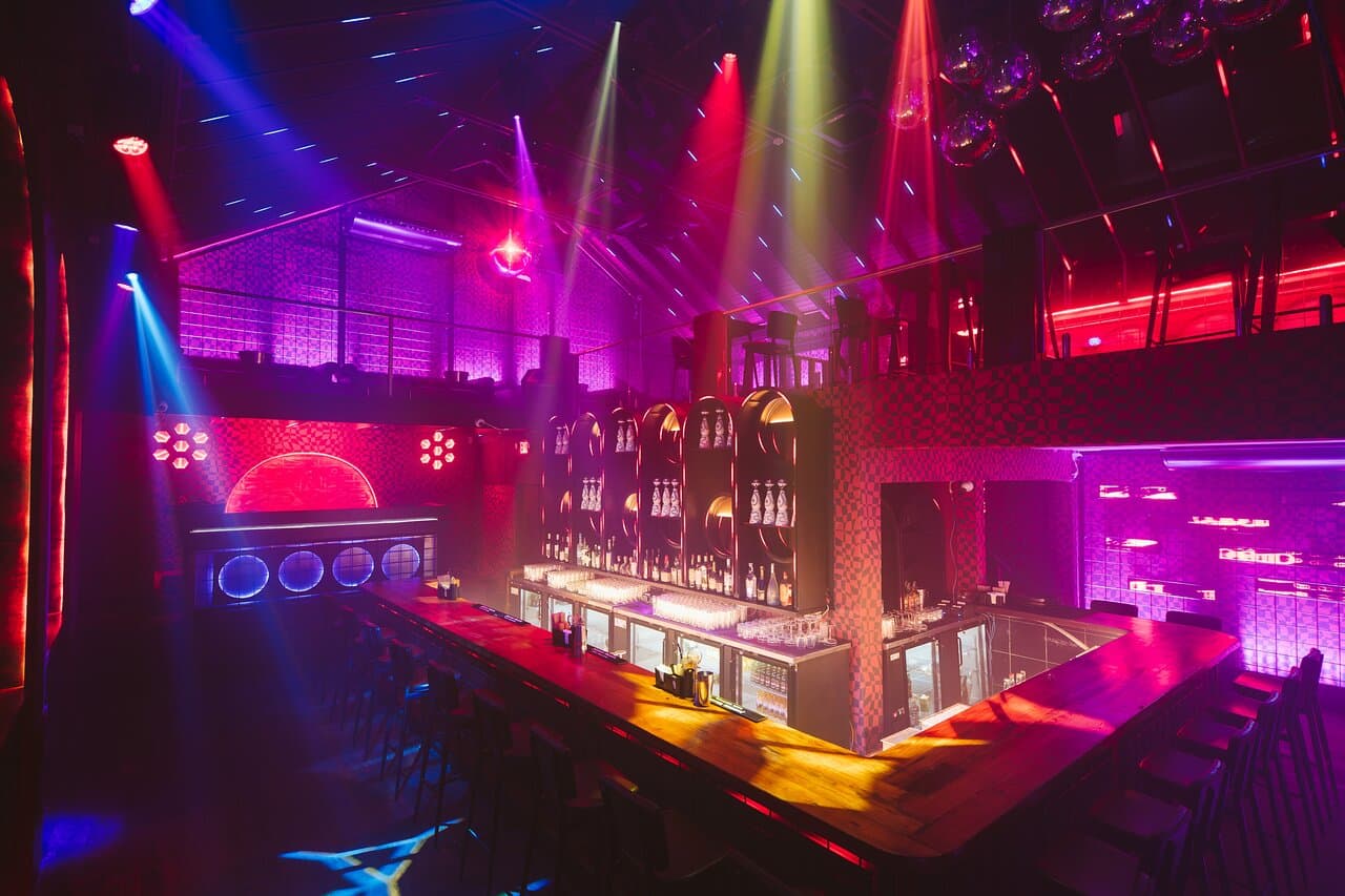 Right in the heart of Palm Beach at The Village Mall, Tantra is one of Aruba’s most talked-about nightlife spots. Known for its high-energy atmosphere, wide selection of drinks, and themed nights like Tantra Tuesday and Wicked Wednesday, this nightclub brings together locals and travelers for an unforgettable night out. The space is stylish yet welcoming, with great music, live DJs, and a crowd that knows how to party. Whether you're celebrating something big or just looking for a fun night in Aruba.