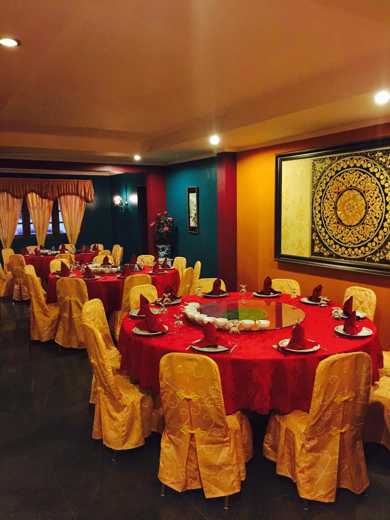 Come and experience our modern atmosphere!