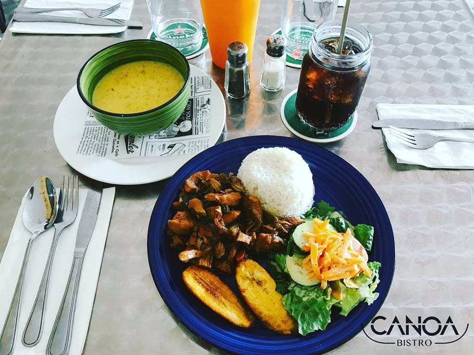 😁 Pasa serca nos pa disfruta di nos lunch special! Cu ta inclui sopi + cumuinda + bebida! Pa solamente 13.00 florin!! 😮 Tur dia nos tin something special pa bo!! Only at Canoa Bistro!🛶 #onehappyisland #aruba #localfood