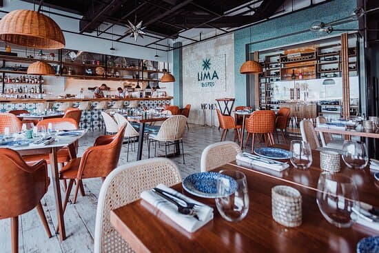 Welcome to our intimate restaurant, where family, friends, and lovers gather to discover new flavors and toast to everlasting memories.