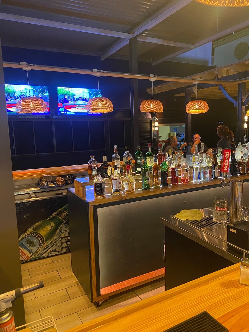 Bar, food & sports!