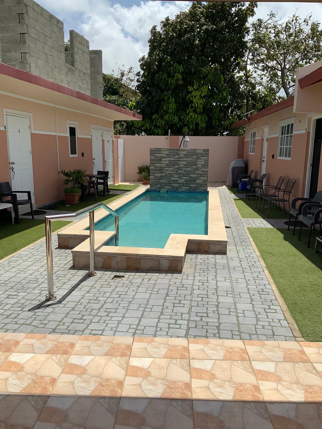 Sunway Aruba Apts is a great place. The apartments are very affordable, nice pool to refresh, and the owners/hosts are super nice people.